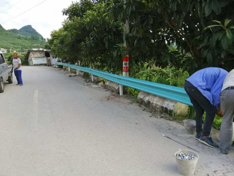 施工现场-波形护栏